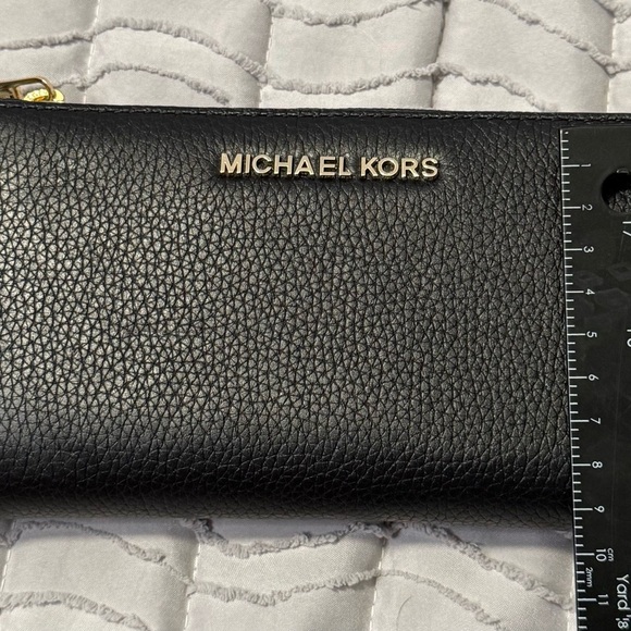 Jet Set Travel Large Pebbled Leather wallet/ wristlet - Picture 5 of 10